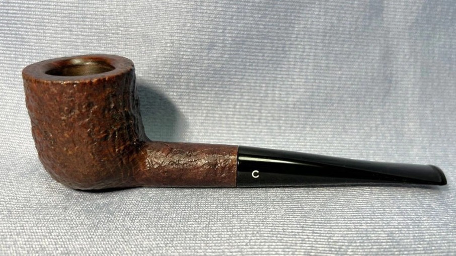 Comoy’s 122 Sandblast Pot tobacco pipe