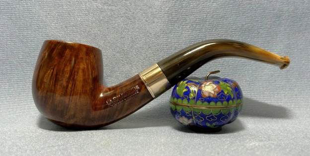La Belle d'Or bent billiard tobacco pipe